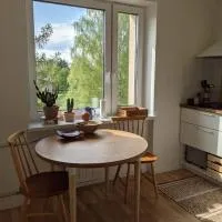 Õdus korter roheluses - A cozy apartment in a greenery - contactless check-in，位于珀尔瓦的酒店