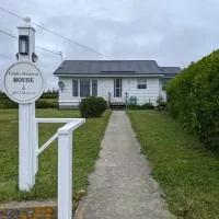 Clark's Harbour House，位于Clark's Harbour的酒店