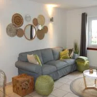 Appartement Fleurs des champs - Esc'Appart，位于罗什福尔的酒店