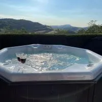 Villa Tamara Country & Spa Suites,位于Montefiore Conca的酒店