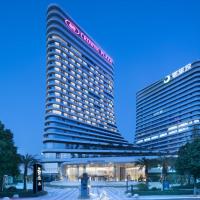 武汉光谷皇冠假日酒店，位于武汉的酒店