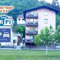 萨拉杰住宿加早餐旅馆，位于库伦瓦库夫的酒店