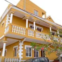 Residensia Ka Denxu,位于Vila Nova Sintra的酒店