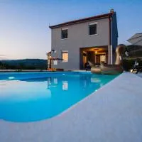 Family dream house，位于Ružić的酒店