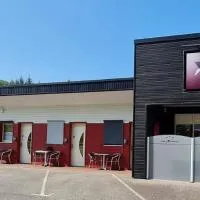 Hôtel NoMinoé，位于Locminé的酒店