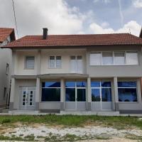 AS guesthouse，位于Krževići图兹拉国际机场 - TZL附近的酒店