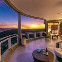 Dazzling View, Knysna - Stunning holiday villa with roof deck & 360° views，位于克尼斯纳Knysna Heights的酒店