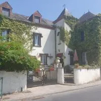 Sunset House Chambres de Hotes，位于Magnac-Laval的酒店
