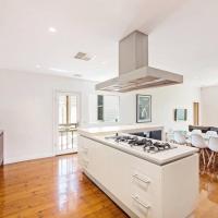 Francis Retreat- Echuca Holiday Homes，位于伊丘卡伊丘卡机场 - ECH附近的酒店