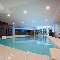 Luxe 2BR Executive Apartment Kingston Pool Parking WiFi BBQ Wine，位于金斯顿堪培拉机场 - CBR附近的酒店