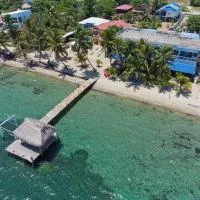 鹦鹉湾度假村，位于霍普金斯的酒店