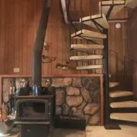 High Sierra Retreat with a view of Pinecrest lake，位于派恩克雷斯特的酒店