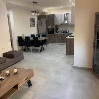 Helen`s Luxury Apartment，位于海若克利欧伊拉克利翁国际机场 - HER附近的酒店