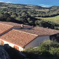 Villa in Sardinia Isola Rossa minutes from beaches，位于罗萨岛的酒店