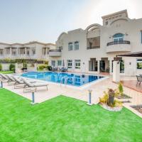 Ultra Luxurious 9BR Villa in Emirates Hills by Deluxe Holiday Homes，位于迪拜Emirates Hills的酒店