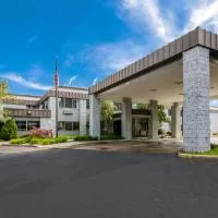 Clarion Pointe Jamestown - Falconer，位于詹姆斯敦的酒店