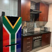 Rhino House with 3 bedrooms next to Pilanesberg and Sun City，位于Mogwase的酒店