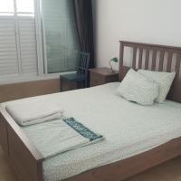 Room near Sheba Medical Center, and Bar Ilan, and TLV Airport，位于Qiryat Ono本·古里安国际机场 - TLV附近的酒店