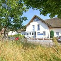 F-1010 Strandhaus Mönchgut Bed&Breakfast DZ 25 Garten, strandnah, inkl Frühstück，位于洛布的酒店