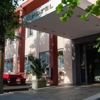 Hotel Prunk，位于塞扎纳的酒店