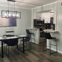 HHI Homes- Newly Renovated Cozy Modern Pet-Friendly Villa-Ideal Location，位于希尔顿黑德岛Hilton Head Airport - HHH附近的酒店