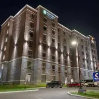Comfort Suites Cincinnati University - Downtown,位于辛辛那提的酒店