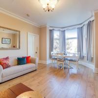 Spacious Apartment In The Heart Of Ealing Broadway，位于伦敦西伊林的酒店