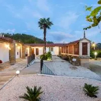 Hotel Donas e Cabaleiros，位于Pousada的酒店