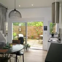 Duplex contemporain terrasse extérieure parking，位于Lèves的酒店