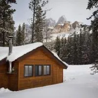 Castle Mountain Chalets,位于卡斯特尔朱克逊的酒店