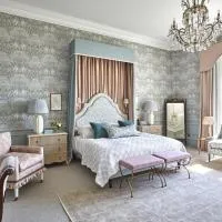 Leonardslee House at Leonardslee Lakes & Gardens，位于霍舍姆的酒店