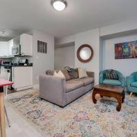 Charming 2BD in Hip Neighborhood - 3 Blks to Metro，位于华盛顿Columbia Heights的酒店