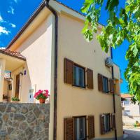 Apartment in Porat - Insel Krk 13032，位于波拉特的酒店