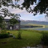 Aline's Stue B&B Utskarpen, Mo i Rana,位于Fuglstad的酒店