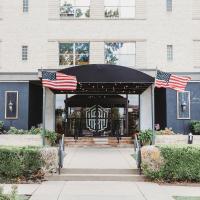 Hotel Phillips，位于巴特尔斯维尔巴特尔斯维尔市机场 - BVO附近的酒店
