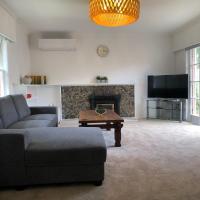 Comfortable Holiday Home at Mt Wellington，位于奥克兰威灵顿山的酒店