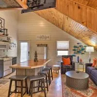 Pet-Friendly Studio w/ Loft & Mountain Views!，位于芒廷维尤的酒店
