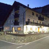 Fior di Roccia - Valmalenco - Hotel & Mountain Restaurant，位于Lanzada的酒店