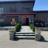 Wesbert Winery & Guest Suites，位于彭蒂克顿的酒店