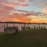 Waterway Inn，位于Cedar Point的酒店
