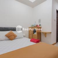 Langkar Guest House Syariah Mitra RedDoorz，位于沙马林达APT Pranoto International Airport - AAP附近的酒店