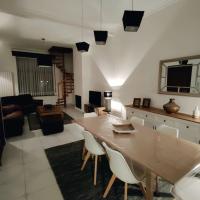 Modern duplex 100m2 perfect to visit Brussels，位于布鲁塞尔拉肯区的酒店