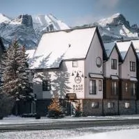 Basecamp Resorts Canmore，位于坎莫尔的酒店