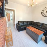 Victorian Home, 3BR, Airport, M1, 6 beds, sleeps 12