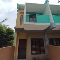 2-Storey Rental Unit w/ Garage in Balanga Bataan，位于Tinajero的酒店