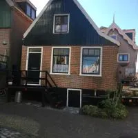 Family fisherman's house Volendam，位于福伦丹的酒店