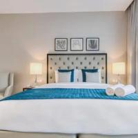 Luxurious studio fully furnished 5 stars hotel facilities in Dubai South，位于迪拜阿勒马克图姆国际机场 - DWC附近的酒店