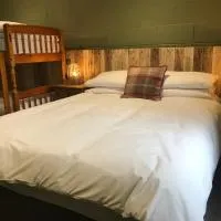 Rostrevor Mountain Lodge Hostel Accommodation，位于罗斯特雷弗的酒店