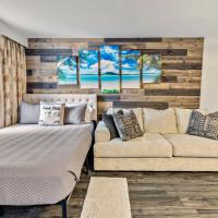 Inviting Waikiki Grand Hotel Room One Block to Beach!，位于檀香山的酒店