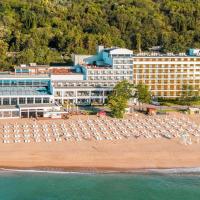 GRIFID Encanto Beach Hotel - MediSPA, Ultra All Inclusive & Private Beach，位于金沙的酒店